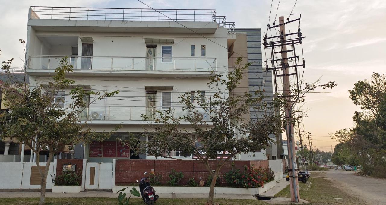 Sugamya Corner Guesthouse Maiçor Exterior foto